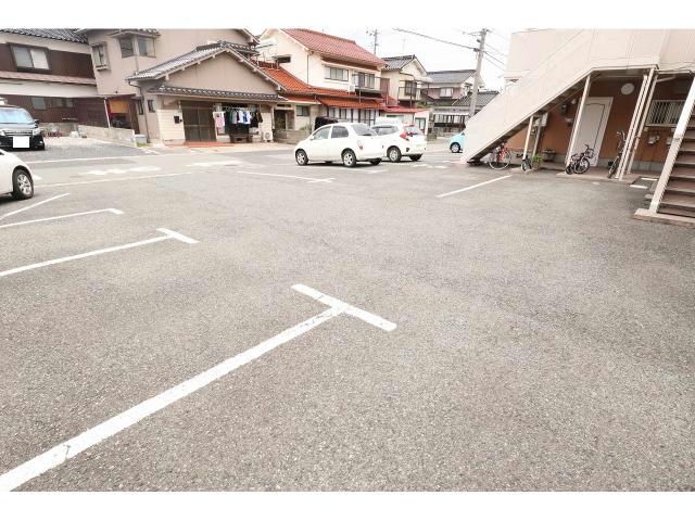 駐車場　駐車場