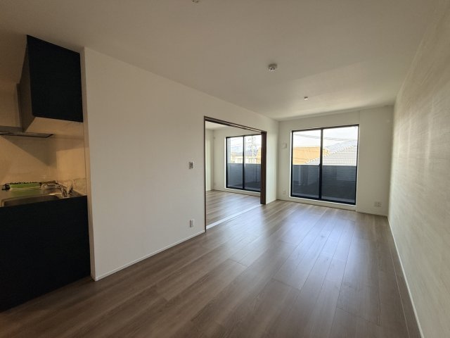 居室・リビング　同物件別号室の写真です。