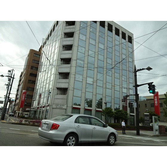 銀行　北陸銀行富山丸の内支店（銀行）まで324m