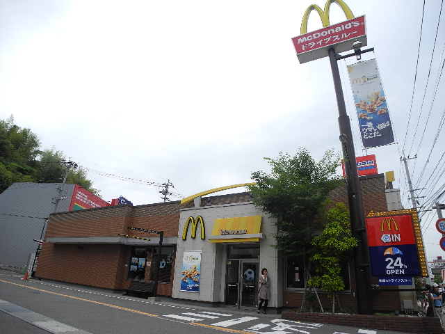 飲食店　マクドナルド 時津店（飲食店）まで517m