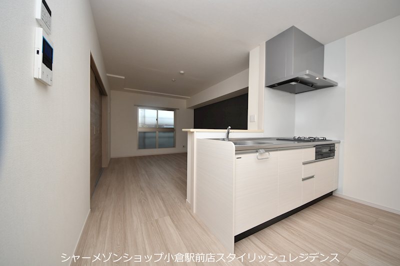 居室・リビング　※床・建具などは部屋により異なる為、現況を優先致します。