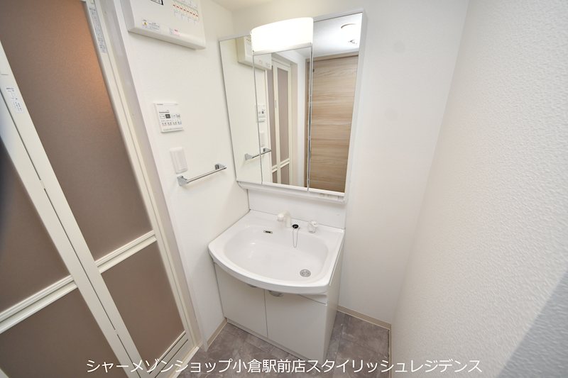 洗面設備　※床・建具などは部屋により異なる為、現況を優先致します。