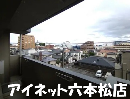 バルコニー　洗濯物はこちらで。