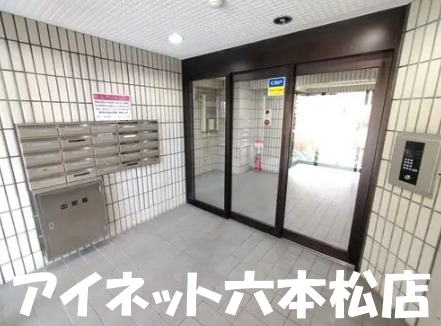 エントランス　オートロックで安心です。