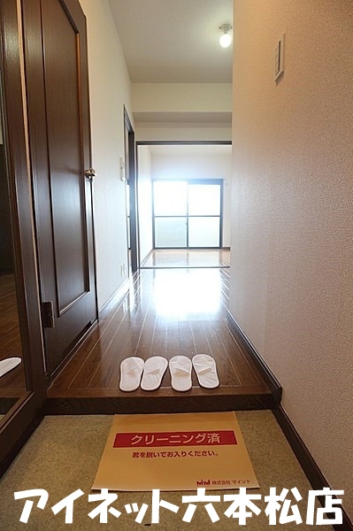 玄関　玄関からの景色です。