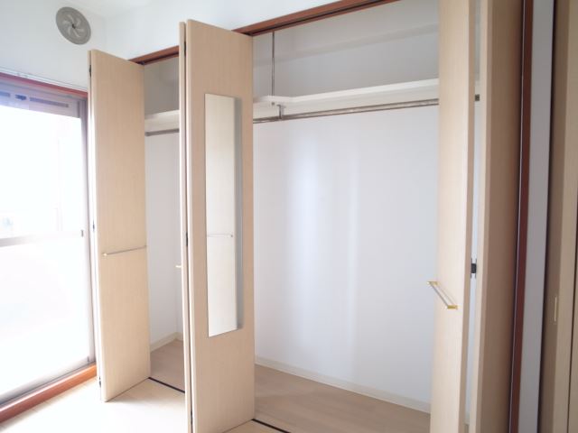収納　写真は別タイプのお部屋になります