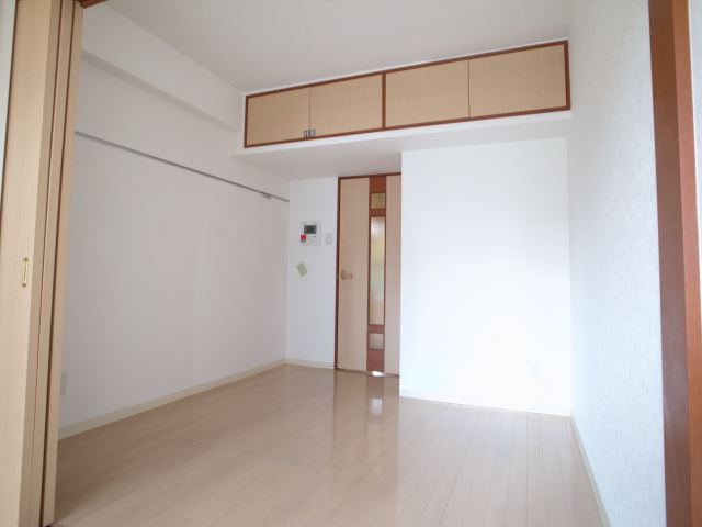 トイレ　写真は別タイプのお部屋になります