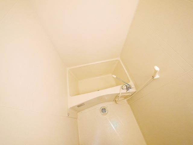 バス・シャワールーム　コンパクトで使いやすいお風呂です