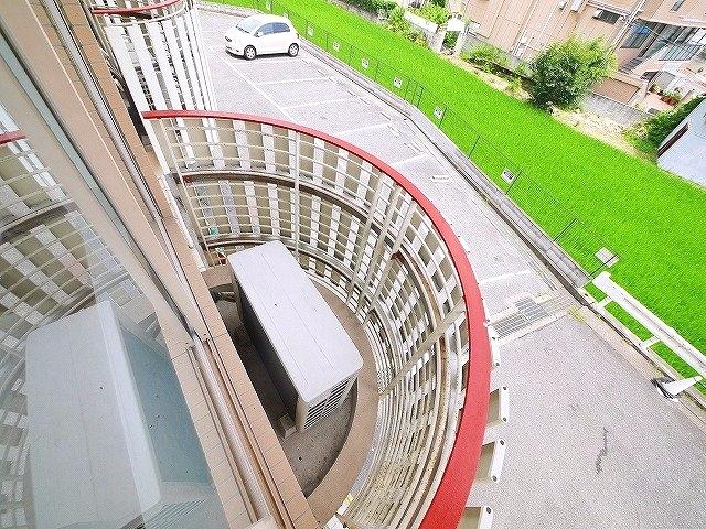 バルコニー　陽当たり良好なバルコニーです