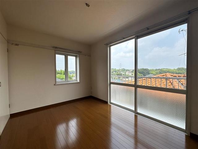 居室・リビング　別部屋参考写真です