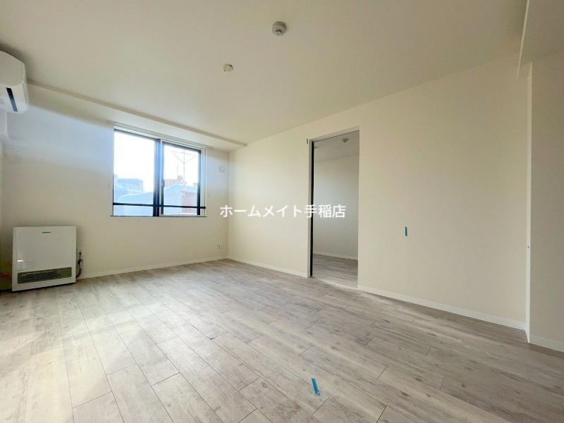 居室・リビング　広々リビングスペースございます！