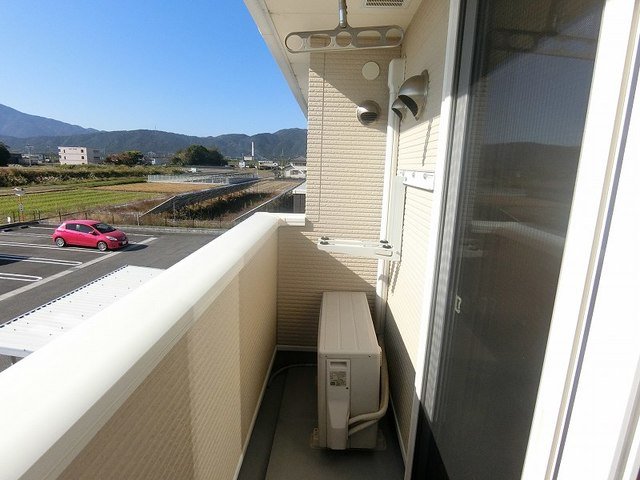 バルコニー　外からの目が気にならないバルコニーで洗濯物が干せます