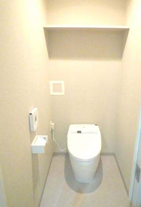 トイレ　★タンクレストイレでスッキリ空間★