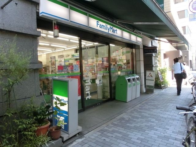 コンビニ　ファミリーマート（コンビニ）まで72m