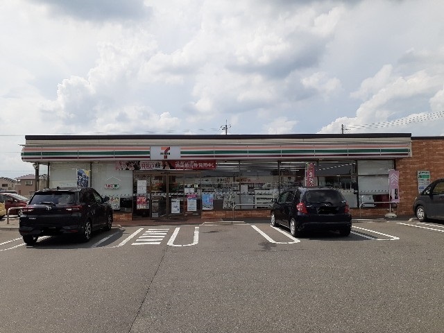 コンビニ　セブンイレブン群馬赤堀南店（コンビニ）まで550m