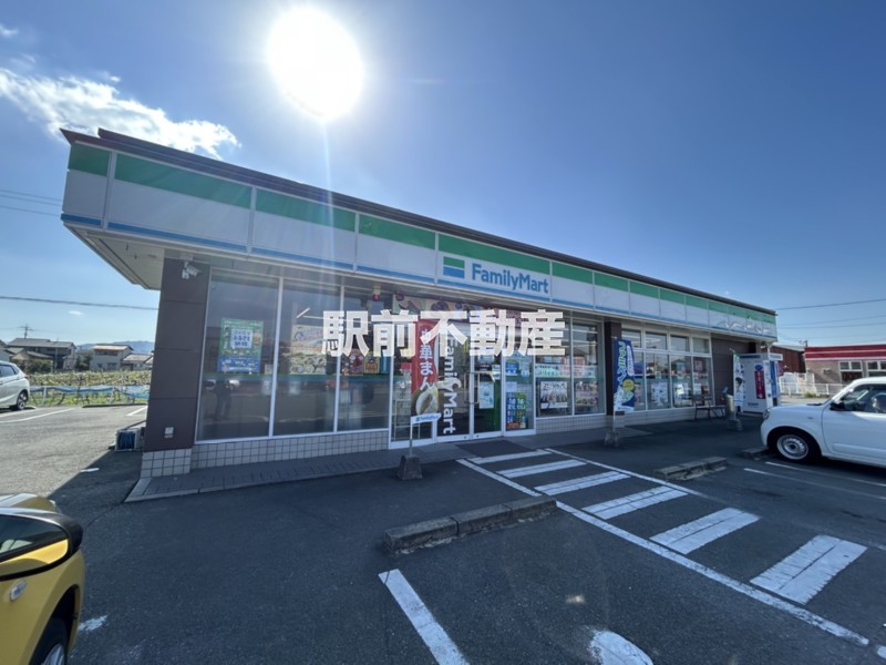 コンビニ　ファミリーマート八女鵜池店（コンビニ）まで600m