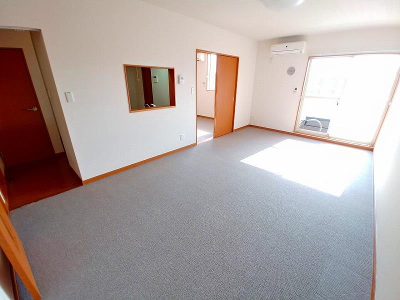 居室・リビング　1階床：フローリング　※写真は2階部屋