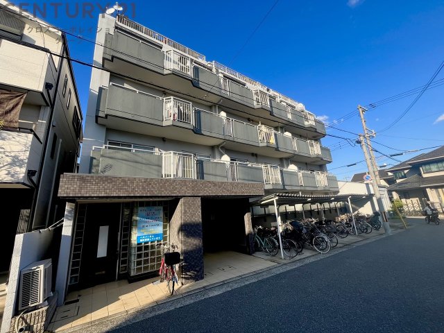 建物外観　エレベーター付きで重い荷物も楽々♪