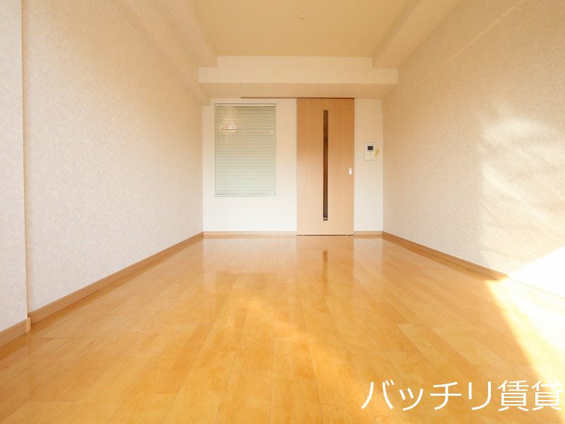 居室・リビング　別号室タイプの為現況を優先致します。