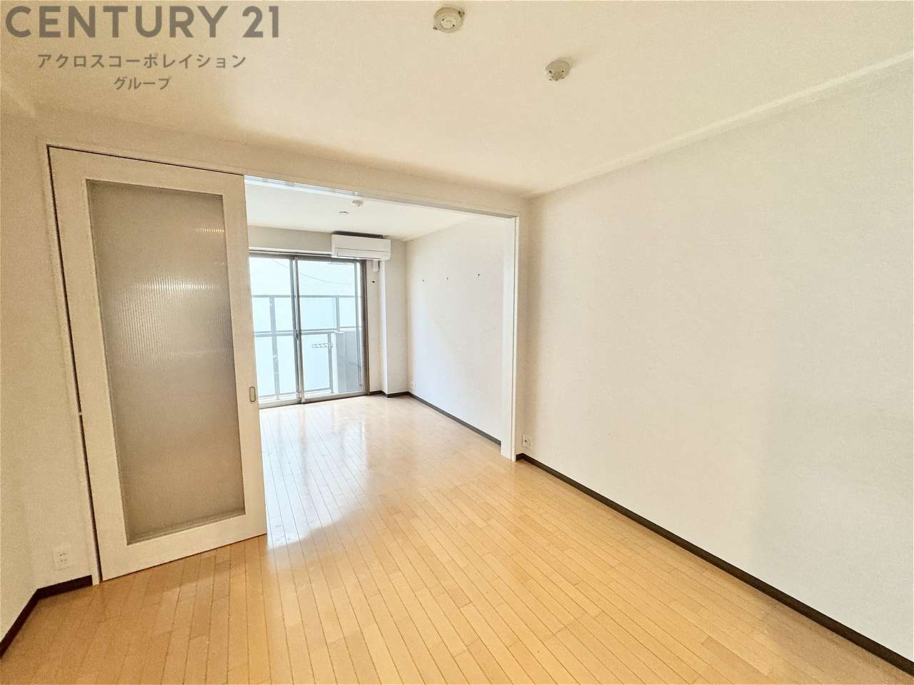 居室・リビング　エアコン付きで快適に過ごせます♪