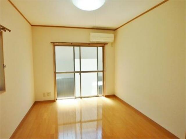 居室・リビング　角部屋ではありません。参考画像。