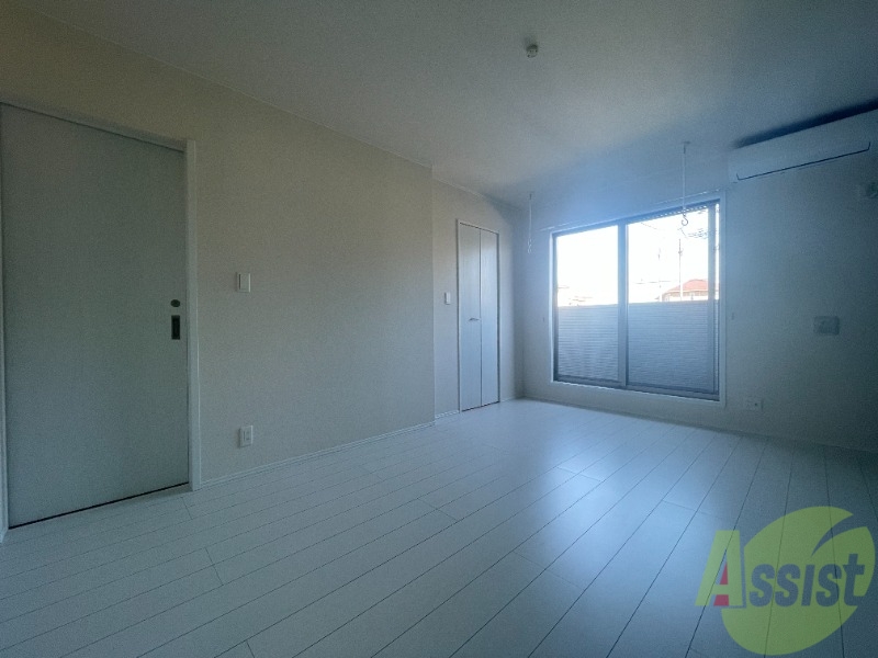 居室・リビング　洋室８．０帖。フローリングは安心感がありますよね。