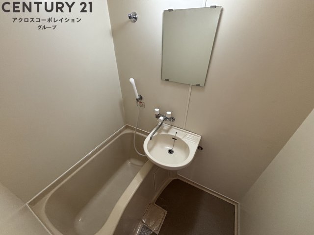 バス・シャワールーム　シンプルな2点ユニットバス