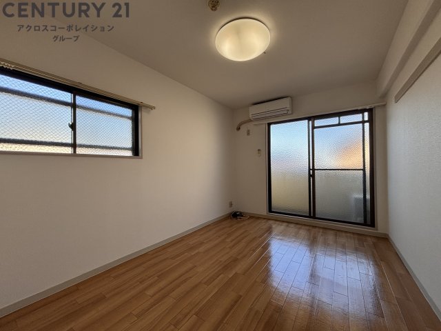 居室・リビング　エアコン付きです☆