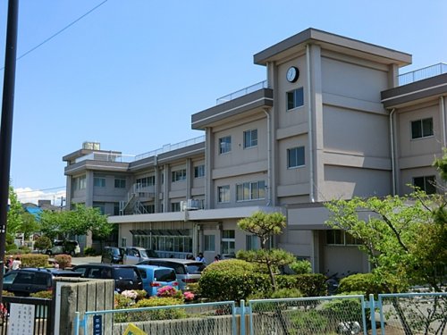 小学校　横須賀市立城北小学校（小学校）まで714m