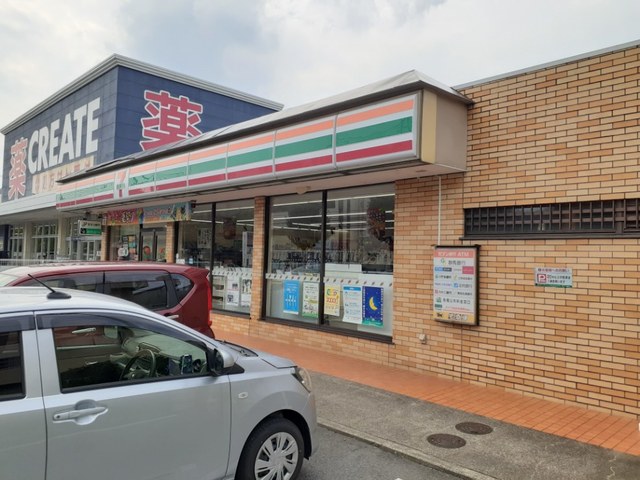 コンビニ　セブンイレブン前橋上小出店（コンビニ）まで650m