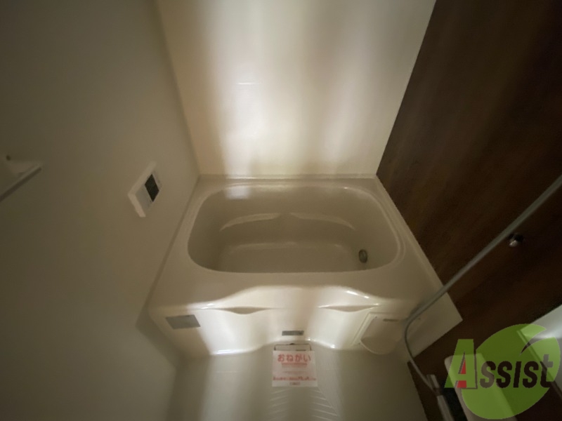 バス・シャワールーム　バスルームはゆったり浸かれる広さがあります。