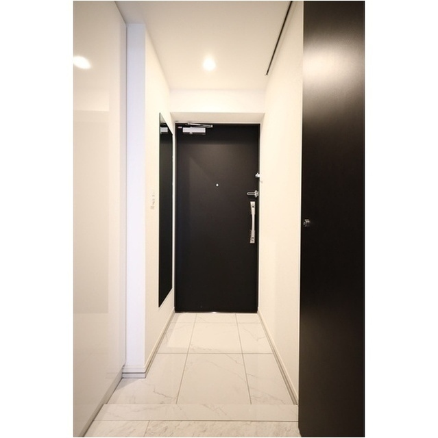 玄関　同タイプ別号室のお写真です。