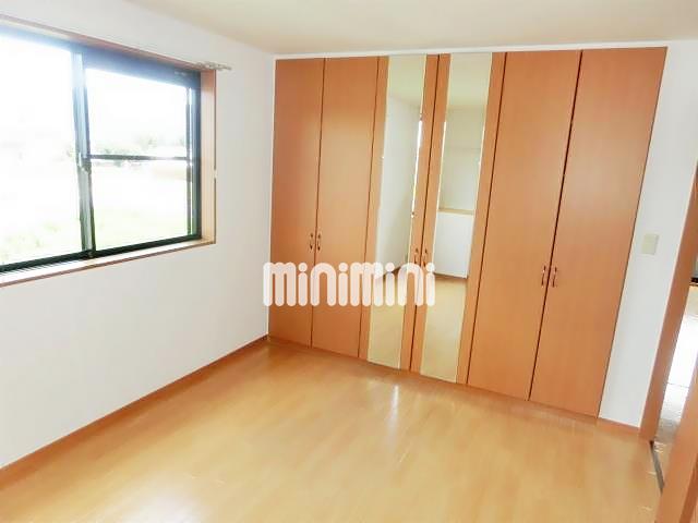 収納　収納に鏡が付いていますよ