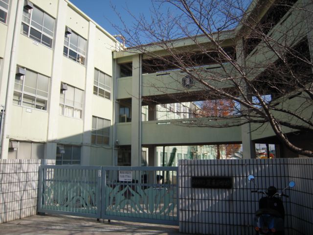 小学校　市立蓬来小学校（小学校）まで610m