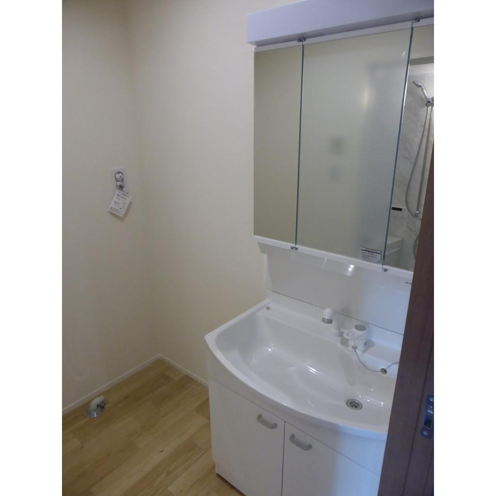 洗面設備　コンパクトで使いやすい洗面所