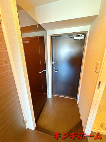 玄関　写真は別のお部屋です。※現況優先でお願いします