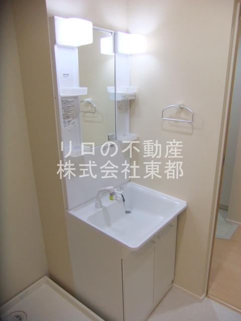 洗面設備　洗面台は人気の独立タイプ！毎日のお出かけ準備もラクラクです