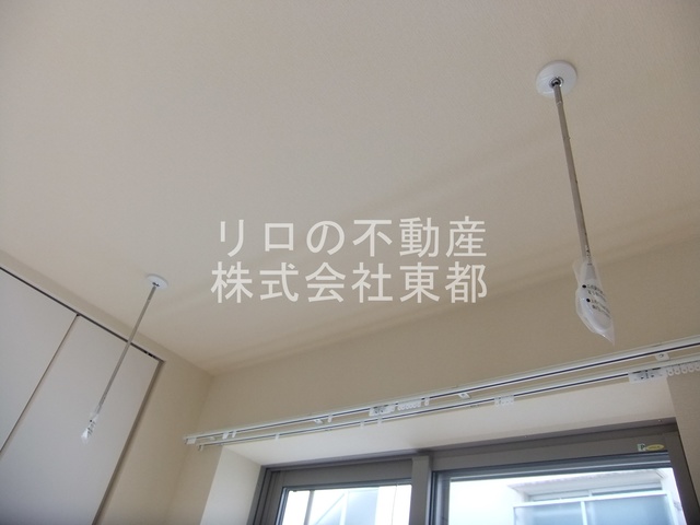 その他設備　３６５日いつでも洗濯物が干せる室内物干し用金具付♪