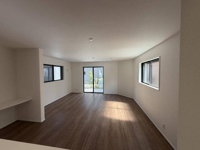 居室・リビング　南東向きのお部屋です