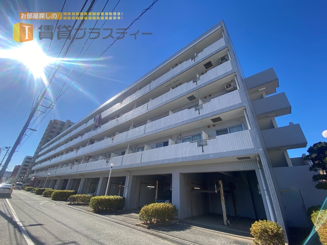 建物外観　マンションならではのこの重厚感が好き。