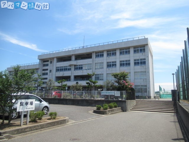 中学校　新潟市立下山中学校（中学校）まで478m