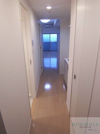 玄関　※写真は同タイプの別のお部屋です