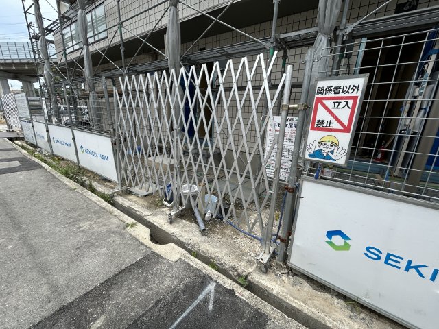 玄関　工事中