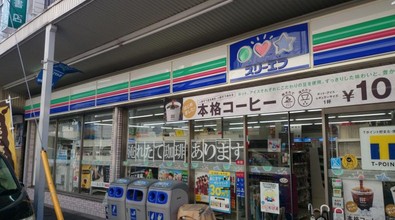 コンビニ　スリーエフ生麦駅前店（コンビニ）まで158m