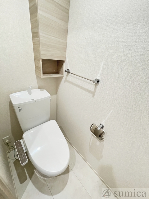 トイレ　温水洗浄便座付です。