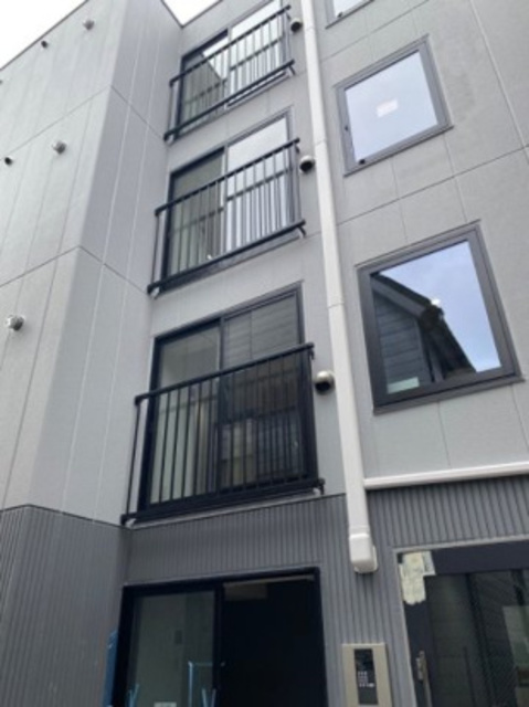 建物外観　４階建ての賃貸マンション