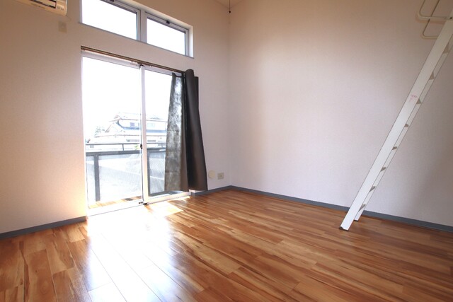 その他部屋・スペース　洋室１３帖　南向きのお部屋です♪