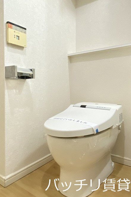 トイレ　画像は別号室タイプの為、現状を優先いたします