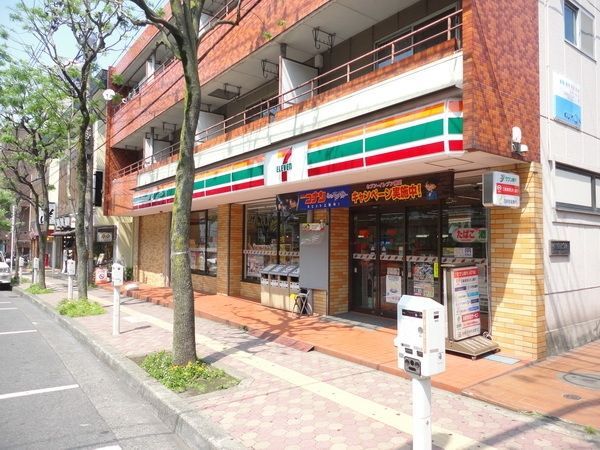 コンビニ　セブンイレブン（コンビニ）まで777m