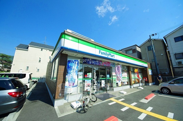 コンビニ　ファミリーマート　きしざわ新石切北（コンビニ）まで566m